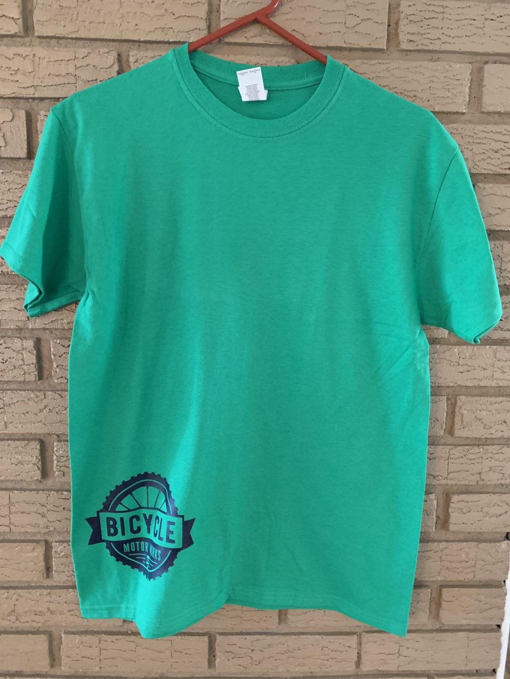 A green shirt with a picture of a beer logo.