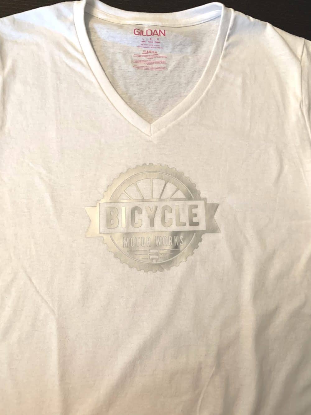 A white shirt with the word " cycle ".